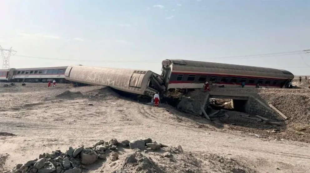 Tragedia en Irán: descarriló un tren y hay al menos 17 muertos y decenas de heridos
