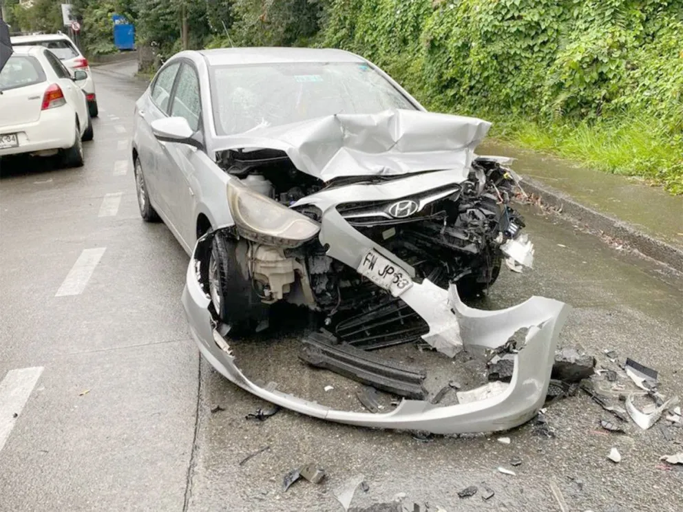 Un camión no pudo frenar y provocó un accidente fatal 