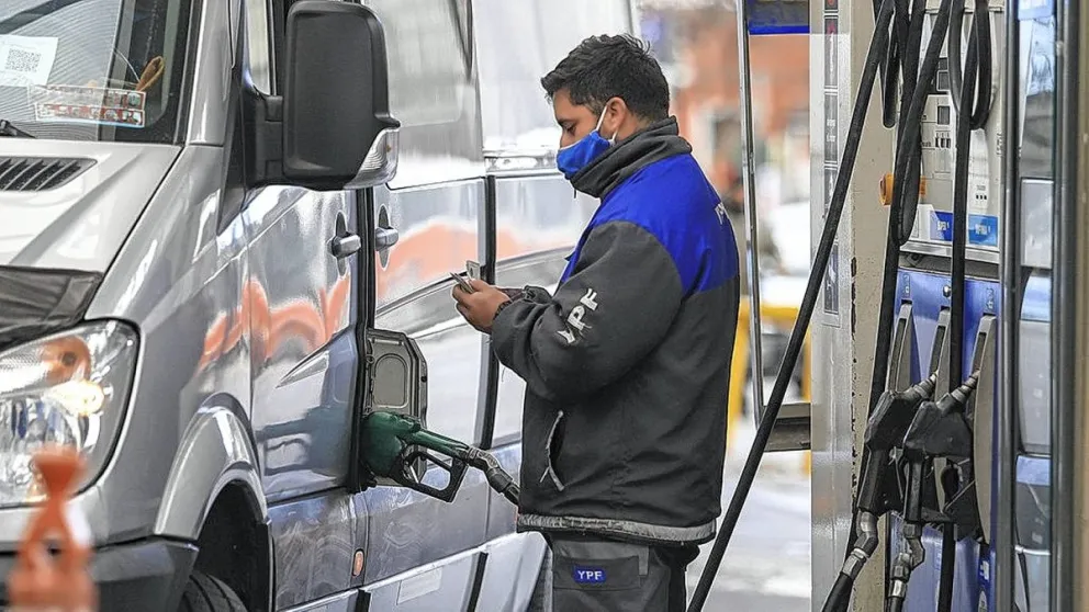 YPF aplicará un recargo en el gasoil a vehículos con patente extranjera