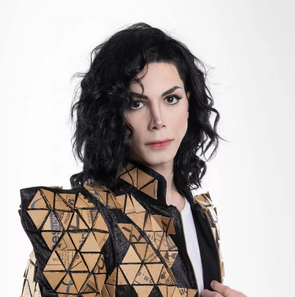 Imitador de Michael Jackson fue confundido con Felipe Pettinato y recibió una golpiza