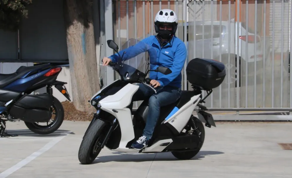 ¿Necesito el registro para manejar una moto eléctrica?