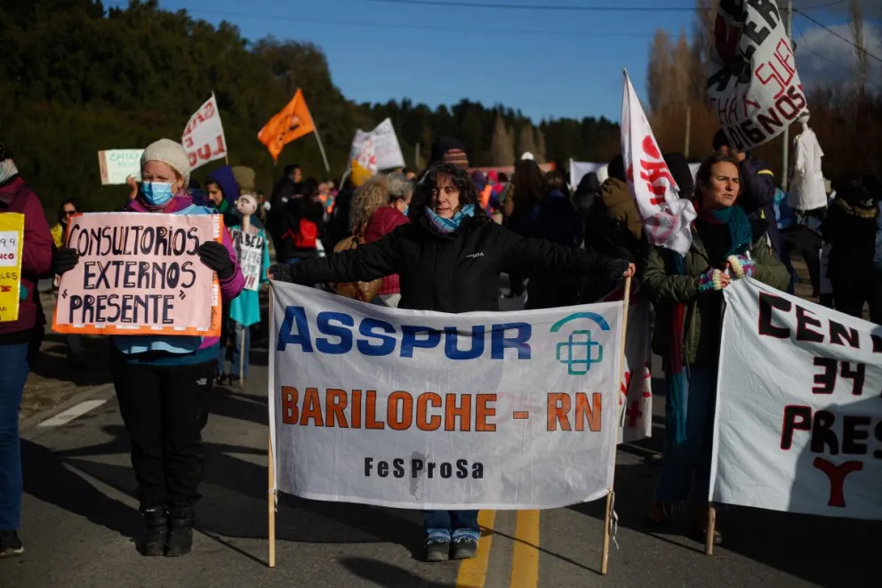 ASSPUR inició el paro de 48 horas y los trabajadores vuelven a marchar al Centro Cívico mañana