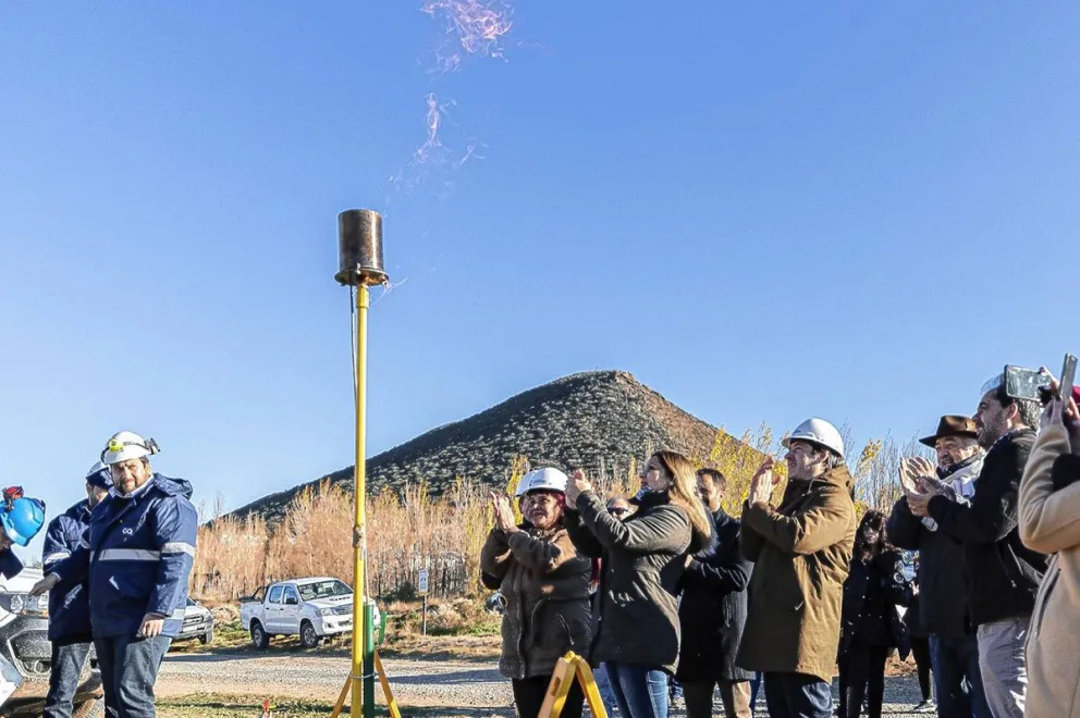 Luque inauguró una nueva red de gas en el sector Acceso Norte de Km. 12
