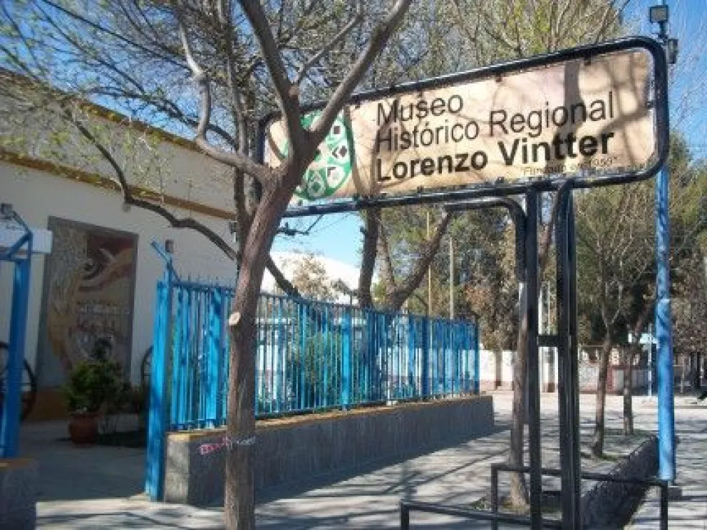 ¿Cuántas banderas de nuestro país conoces? Conócelas en el museo histórico de Roca