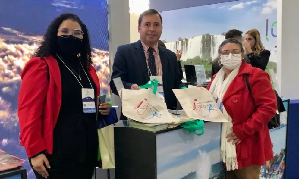 Promocionan el destino Iguazú en la Expo Turismo Paraná 2022