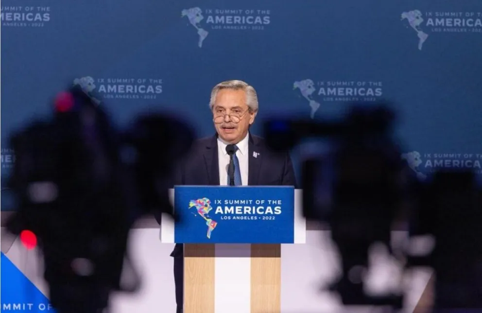 Alberto Fernández se enojó: las Islas Malvinas no estaban en el logo de la Cumbre de las Américas