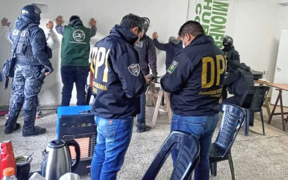 Interna de Camioneros: allanan domicilio de sospechoso del ataque a balazos en casa de dirigente del Sindicato