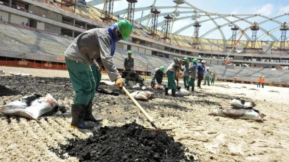 Qatar: temperaturas de 50°C causan la muerte a trabajadores migrantes