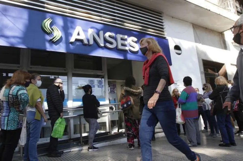 Entregan $10.126 a trabajadores en blanco y monotributistas