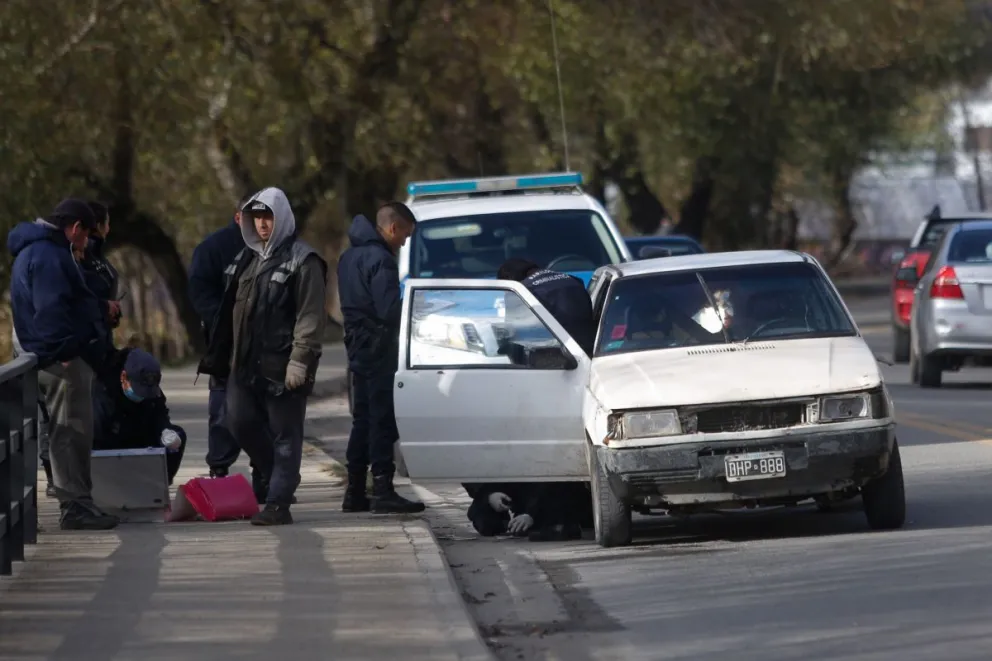 Secuestraron un arma de fuego del auto del “conductor violento”