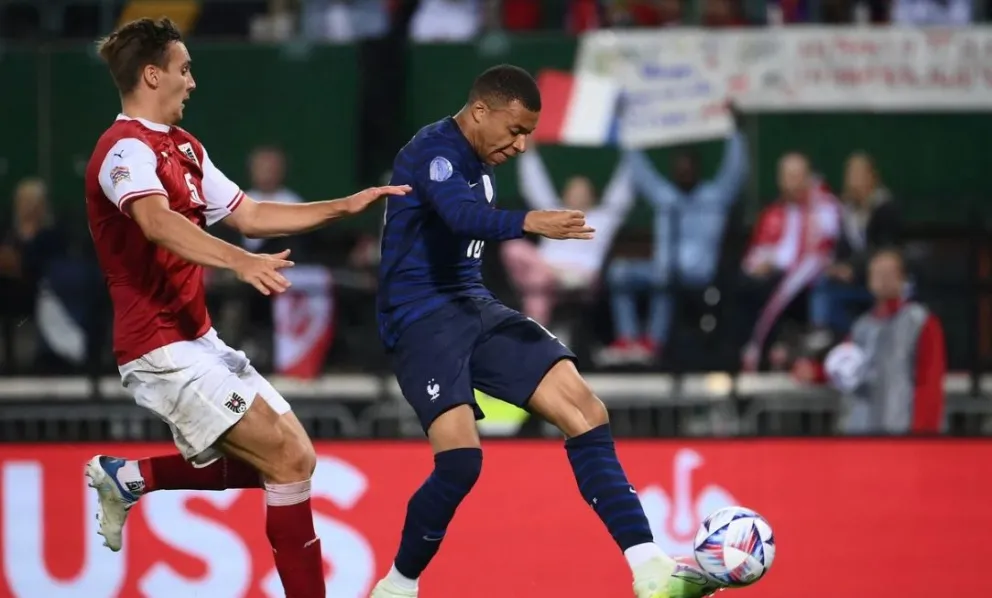 Video: el golazo de Mbappé en el empate de Francia con Austria