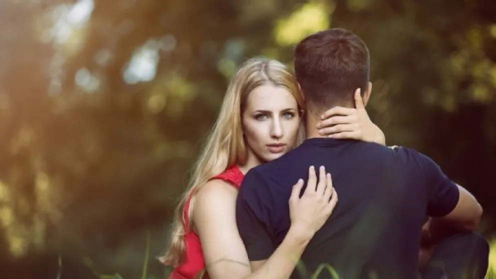 Este es el ranking de los signos que son más tramposos en una relación de pareja