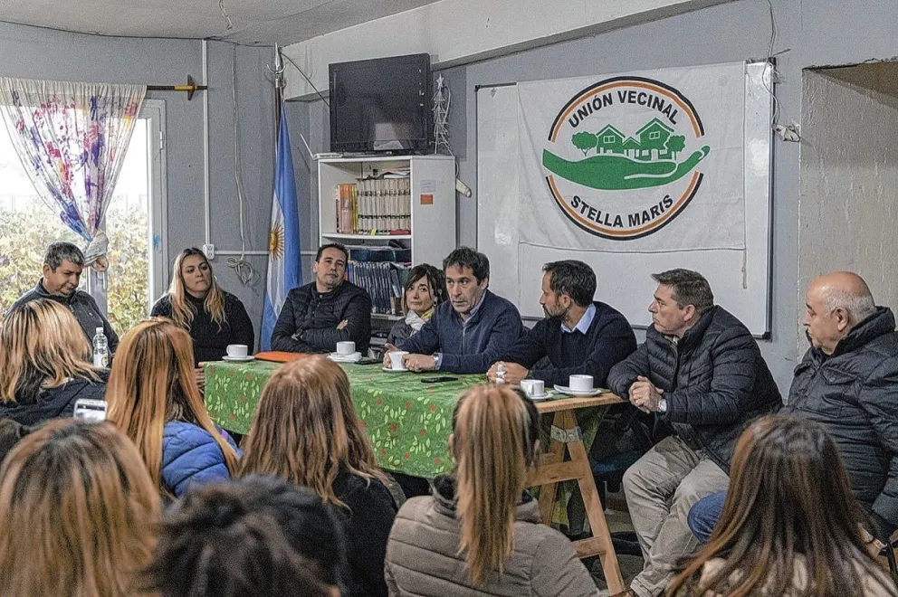 El intendente Luque y parte de su gabinete escucharon a vecinos del barrio Stella Maris