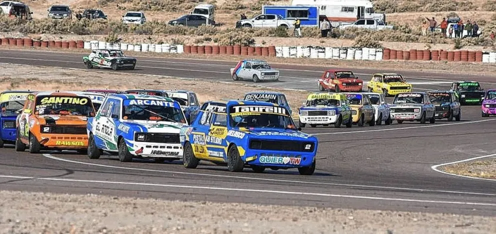 Comienzan las primeras carreras en el autódromo