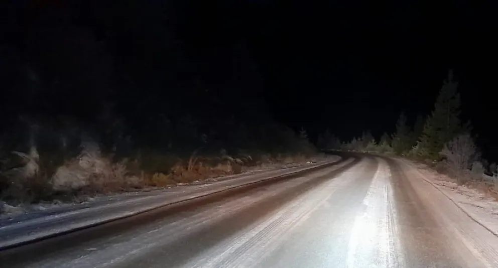 Transitable, pero con extrema precaución, entre Bariloche y El Bolsón por hielo