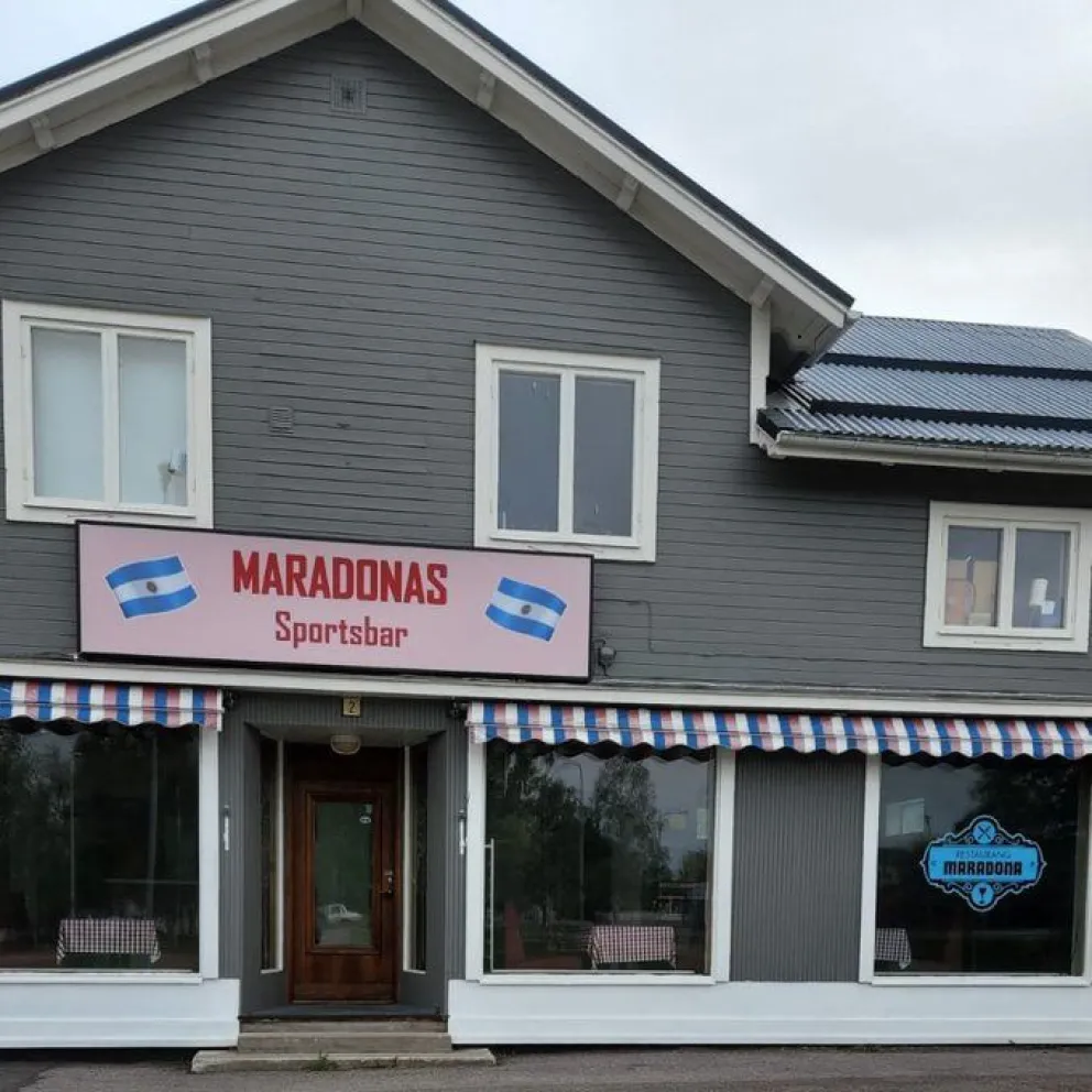 En el lugar menos pensado: un pueblito de Suecia sólo tiene un bar y lleva el nombre de Maradona