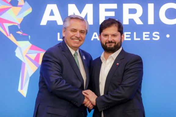 Argentina exportará más gas a Chile tras acuerdo entre Fernández y Boric en Los Ángeles