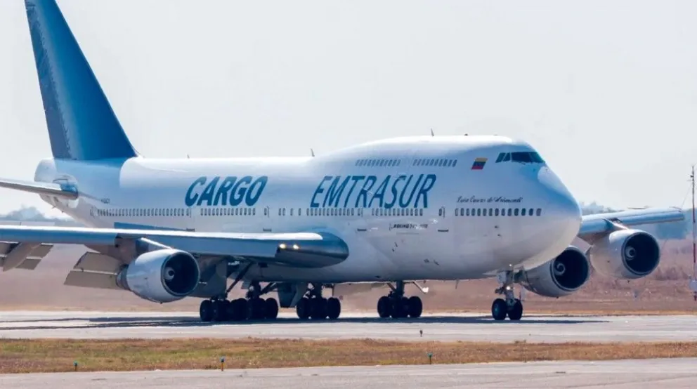 Un avión venezolano sancionado por Estados Unidos fue retenido en Ezeiza: llevaba a cinco iraníes