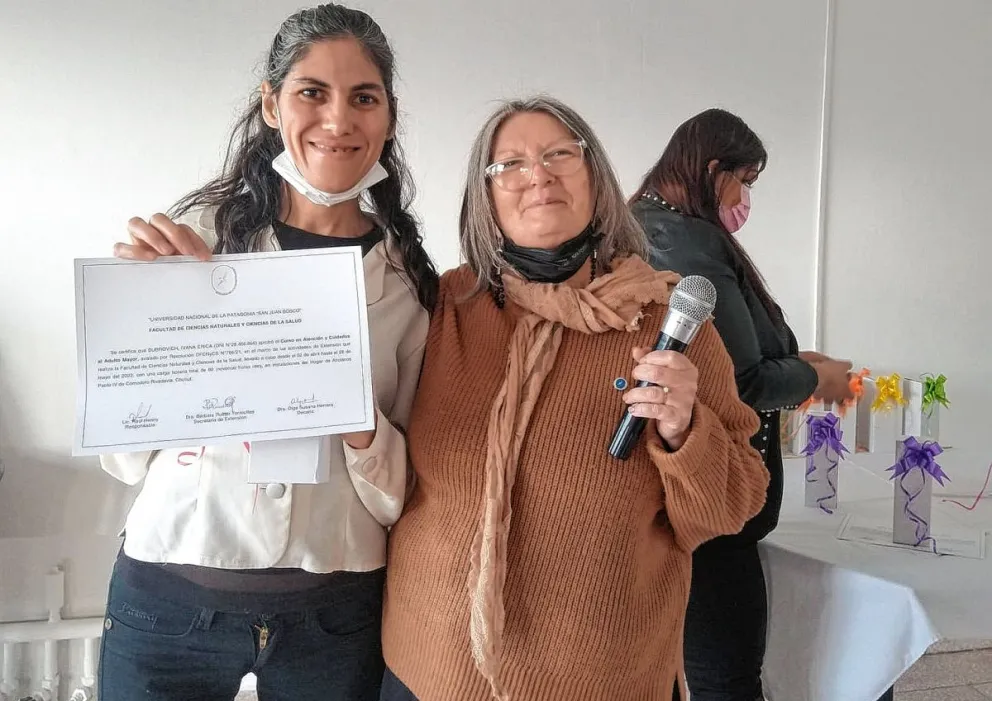 En esta ciudad, entregaron certificados del curso "Atención y Cuidados al Adulto Mayor"