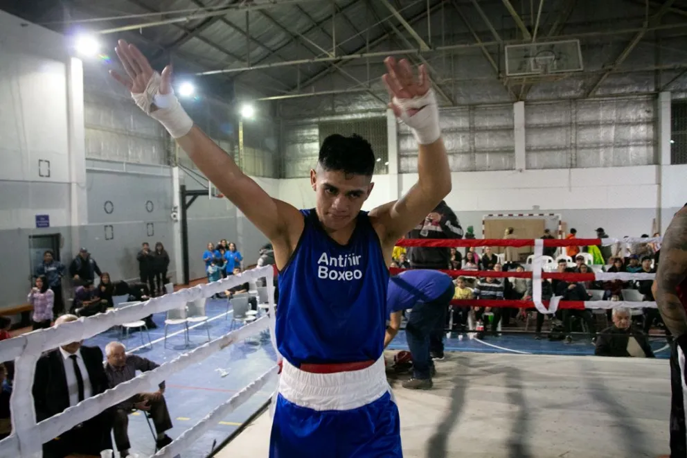 Gran triunfo de Sebastián Antiñir en la velada de la Comarca Andina