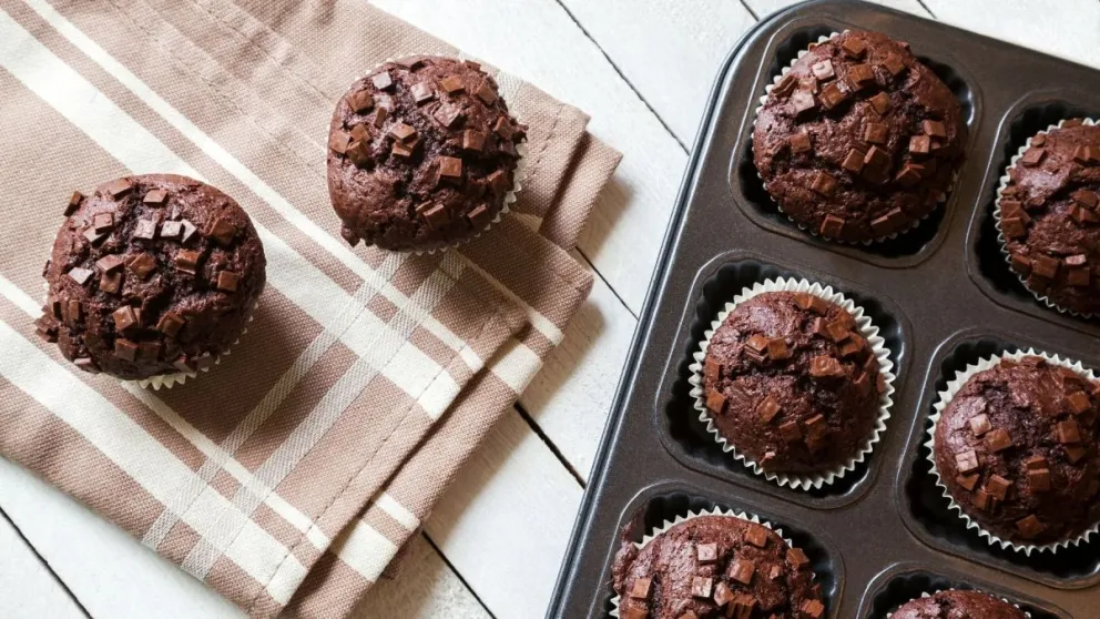 Cómo hacer muffins de chocolate sin azúcar ni harina en 4 simples pasos