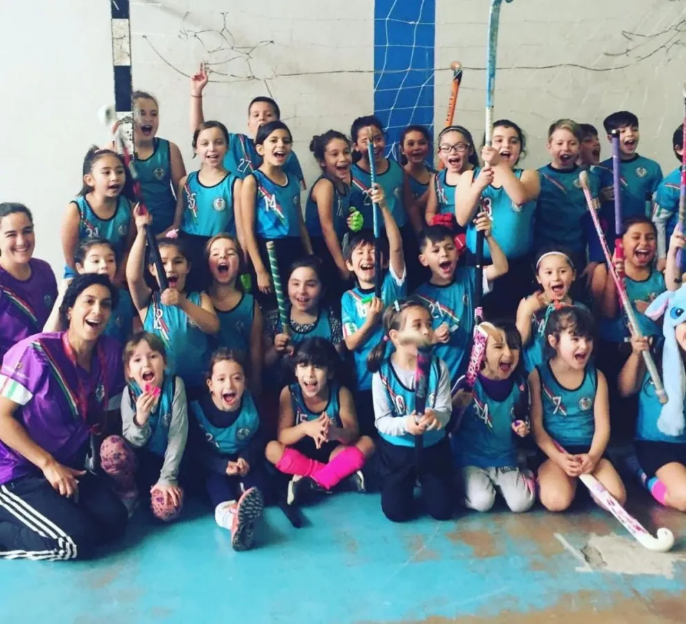 Categorías menores de San Esteban disfrutaron de una jornada de hockey en La Angostura
