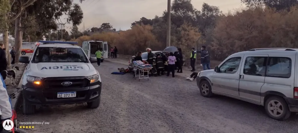 Perdió el control de su vehículo y chocó contra un poste del boulevard Celedonio Miguel 