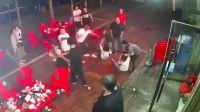 Varios hombres pegaron una brutal paliza a las mujeres de un bar por rechazarlos [VIDEO]
