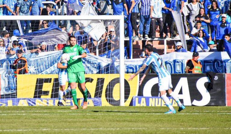 Racing recibió otro golpe en Mendoza: perdió 2-0 ante Godoy Cruz