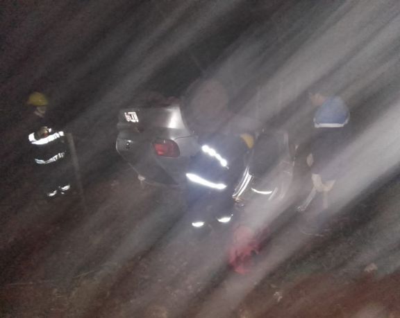 Itacaruaré: dos mujeres murieron al despistar el auto en el que viajaban y caer sobre una pendiente de 30 metros 