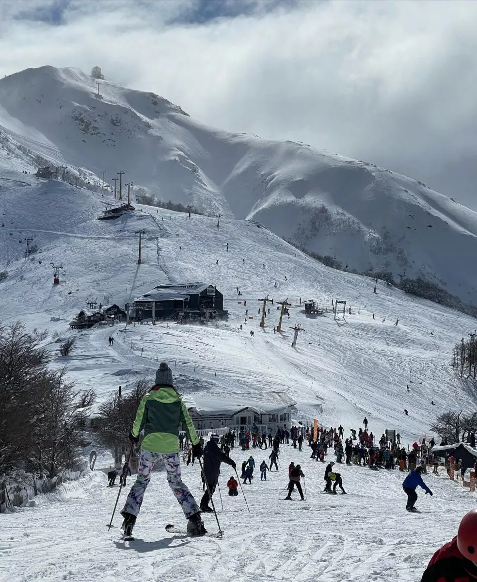 Invierno 2022: el Cerro Bayo ya recibió a los primeros turistas | AM550 -  La Primera