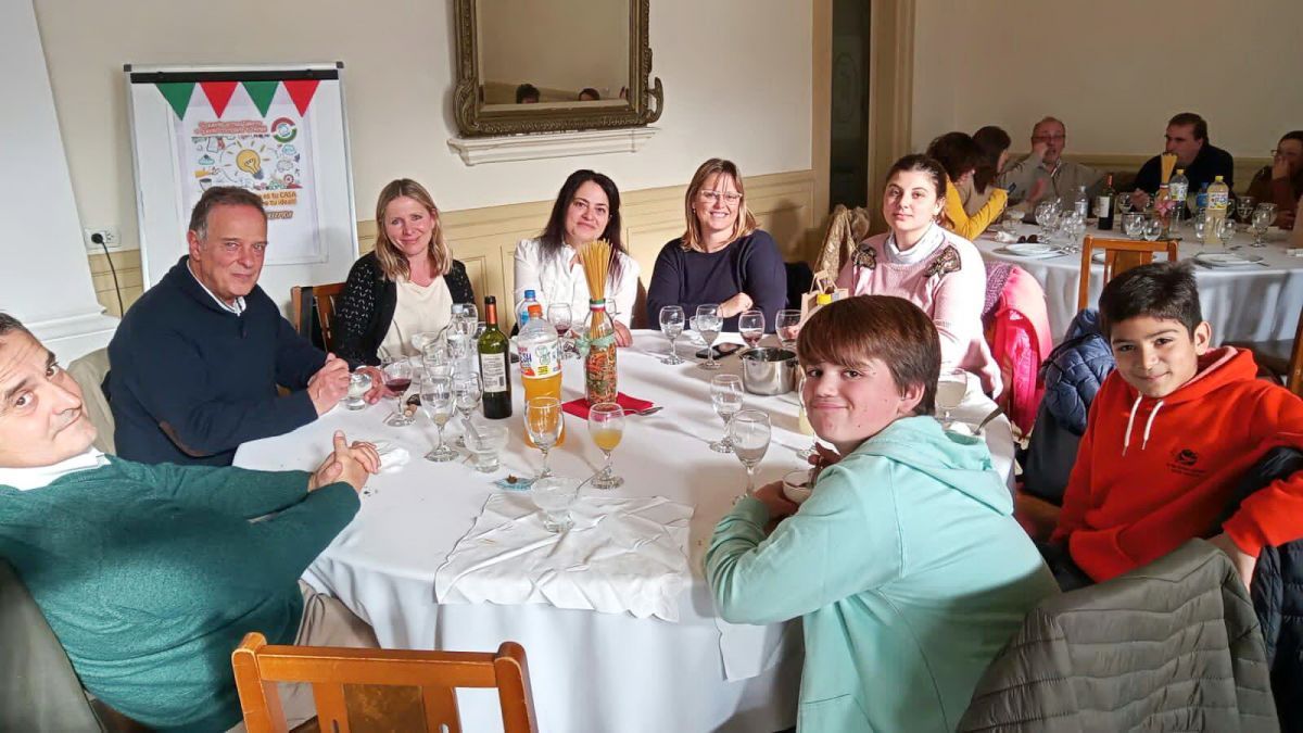 Buen marco de público en la Gran Tallarinada de la Italiana