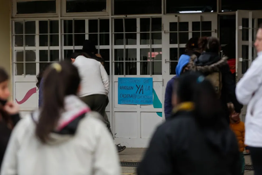 Familias de la escuela N° 321 se reunieron con los directivos por la calefacción del establecimiento