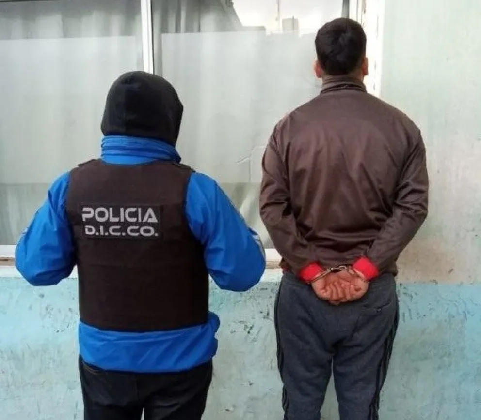 Le disparó dos veces y lo remató tirado en el piso; lo atraparon en Neuquén