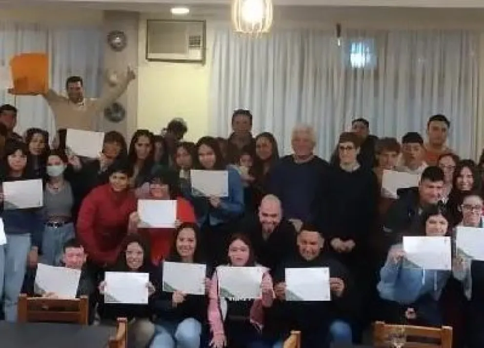 Ofrecen en Viedma el curso de mozos y camareras del programa Más Futuro