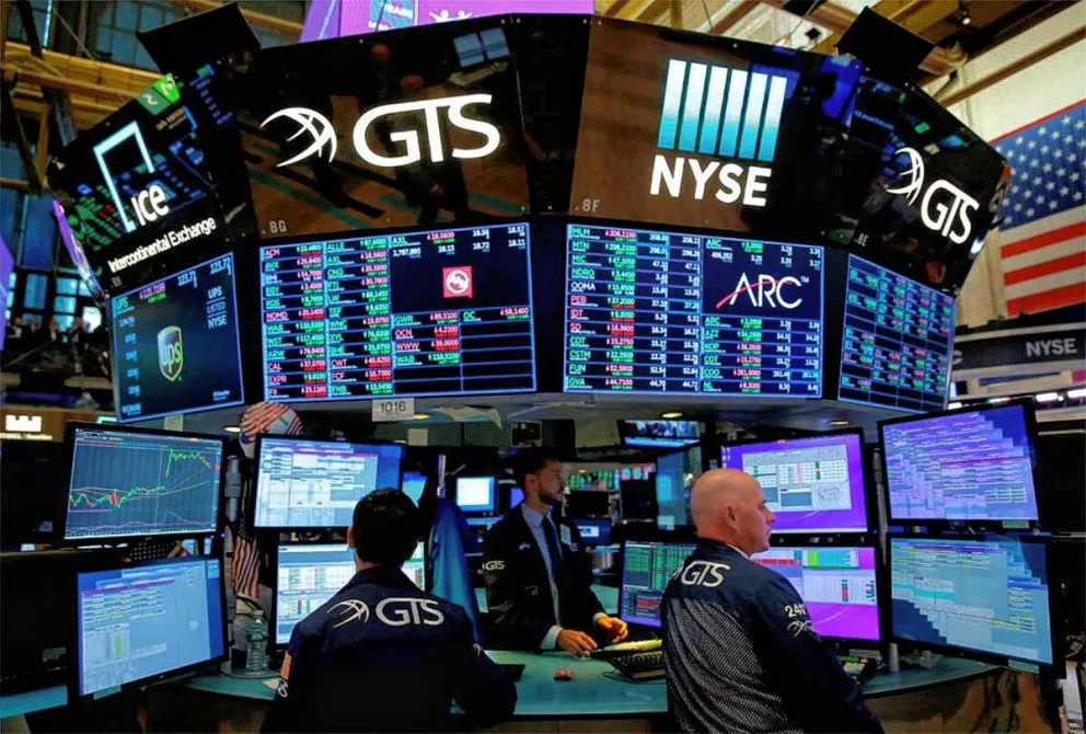 Acciones y bonos profundizaron su caída y el riesgo país superó los 2100 puntos