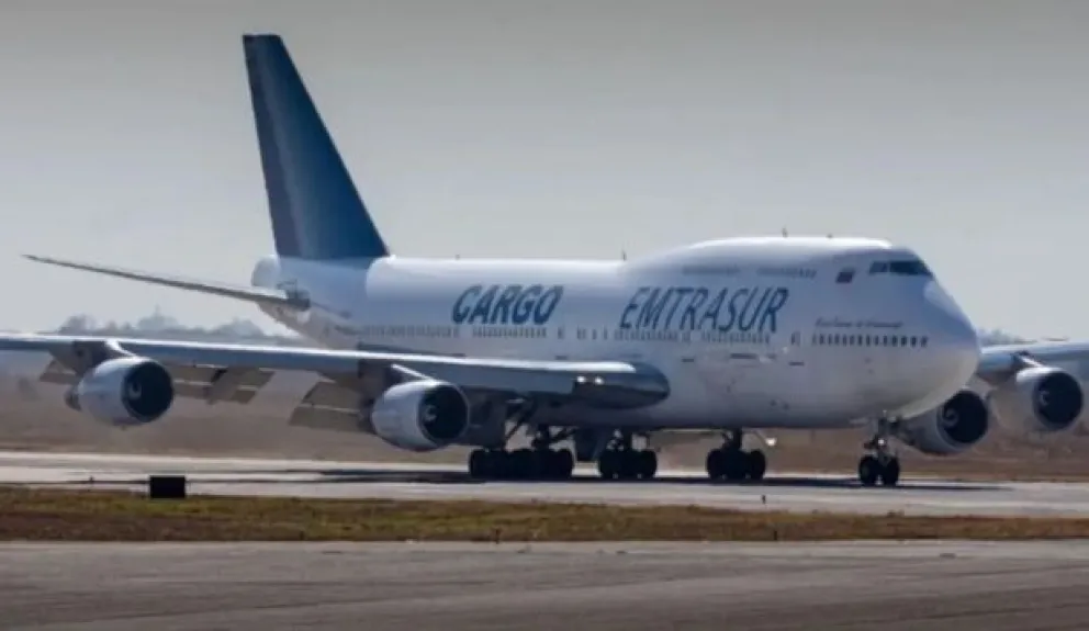 Un avión que trae más dudas que certezas 