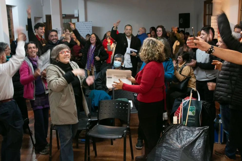 La suspensión de la audiencia pública por el aumento de la tarifa se vivió como un hecho político
