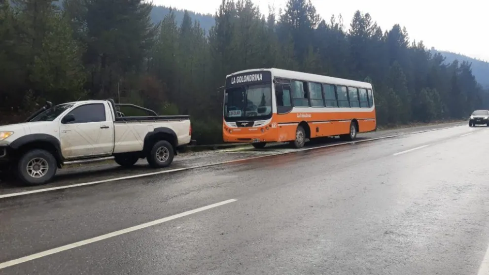Principio de incendio de un colectivo, en Ruta 40 Norte