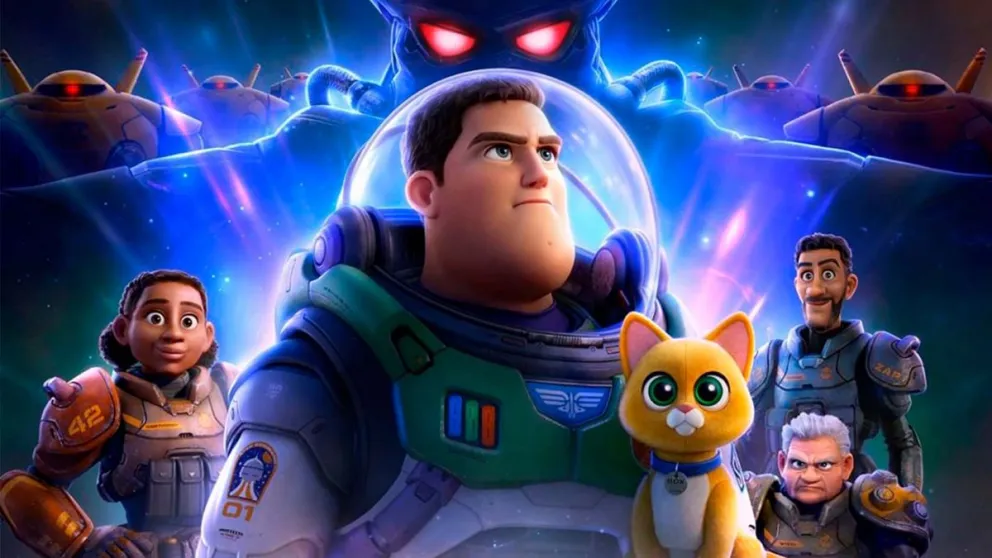 Se prohibió la película Lightyear por un beso entre mujeres: “Viola los estándares”
