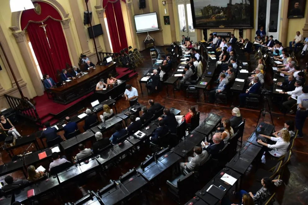 Agenda legislativa: subsidio de movilidad a los bomberos y creación del asesor de incapaces en Orán