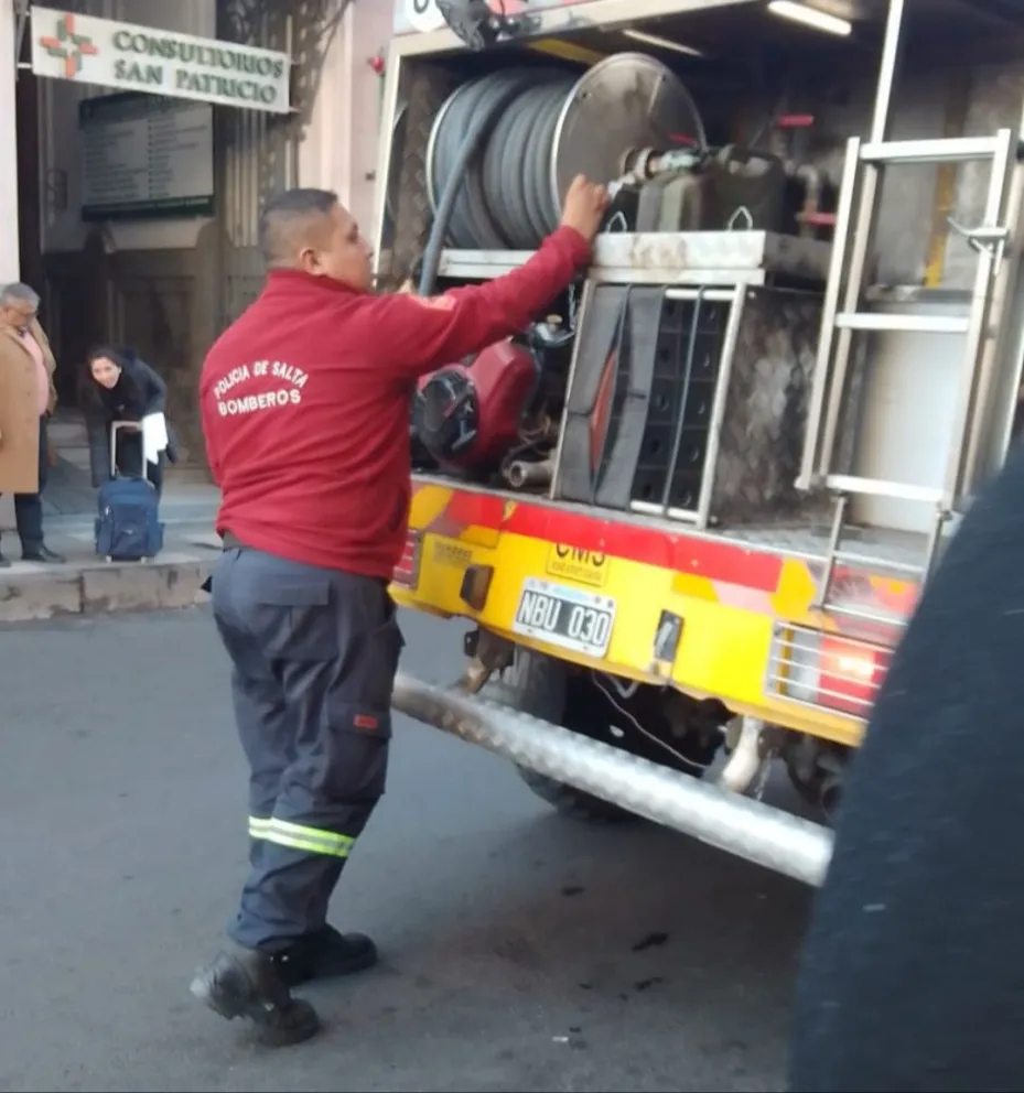 ¡Qué susto! Evacuaron a personal y afiliados del IPS por principio de incendio