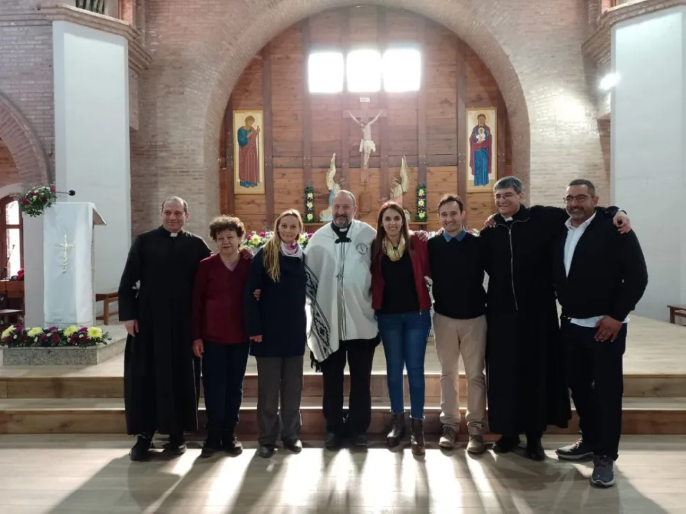 Con la compañía de la gente y la bendición del Vaticano, la Parroquia reabrió sus puertas