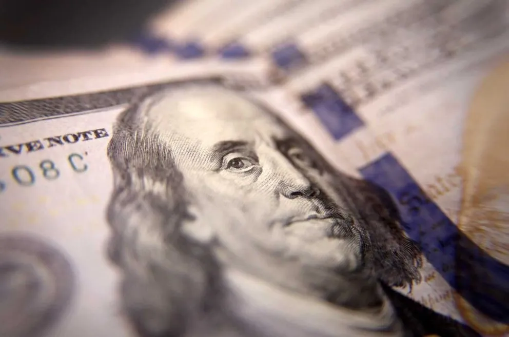 El dólar blue trepa a $220 y queda cerca de su máximo histórico