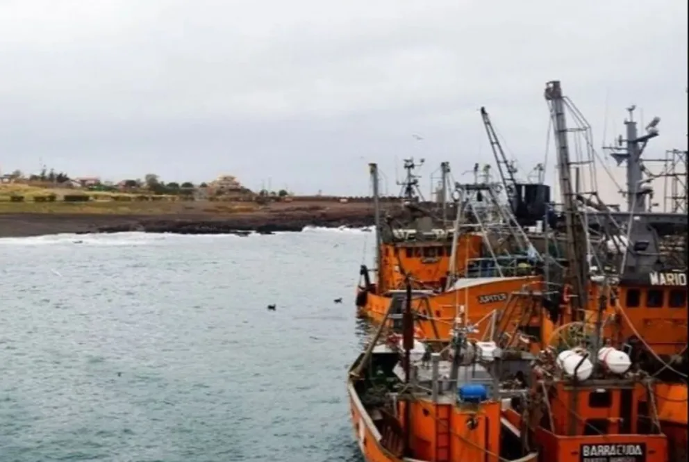 Un estibador muerto y otro grave en un accidente en el puerto de Camarones