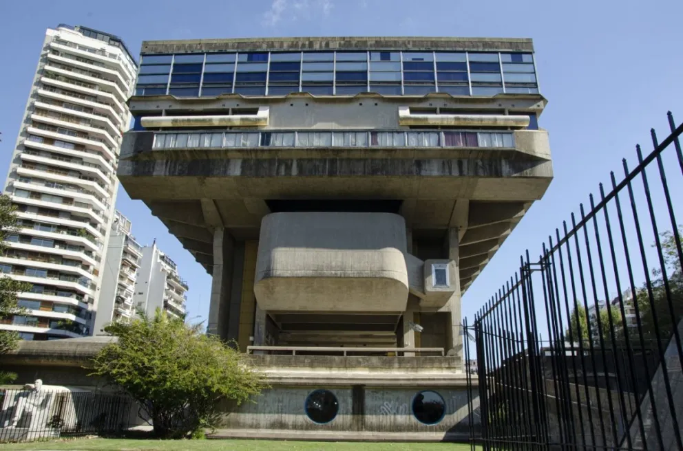 Biblioteca Nacional otorgará cinco becas de 200 mil pesos