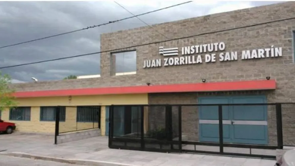 Varios estudiantes intentaron copiar un reto de Tik Tok y mirá lo que les sucedió