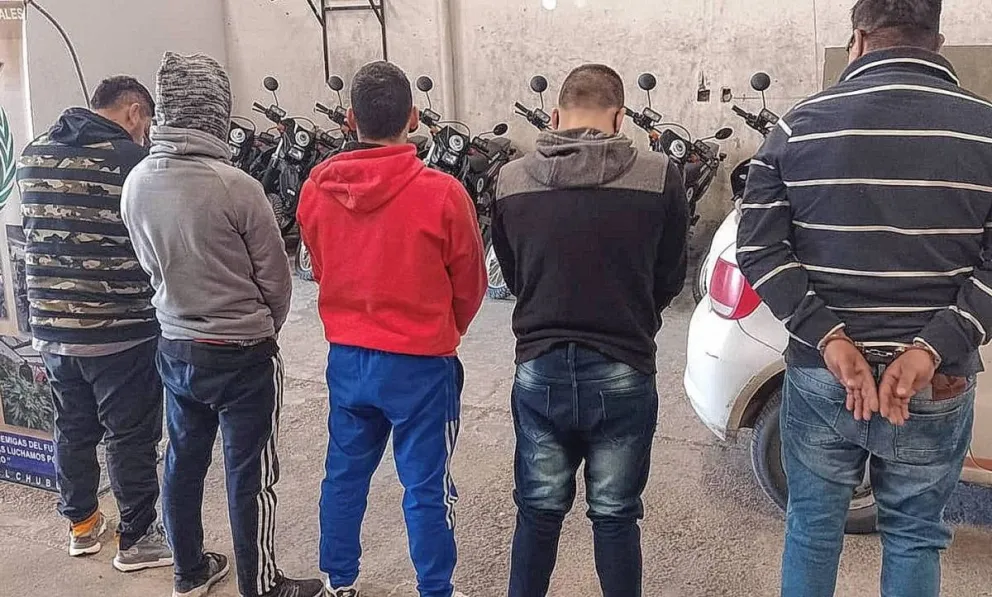 La Policía del Chubut realizó siete allanamientos con depuración interna incluida