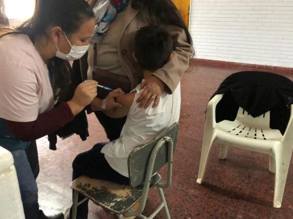 Ituzaingó: comenzó la campaña de vacunación contra el Covid-19 en las escuelas