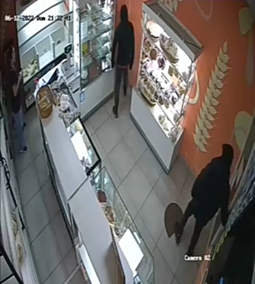 Dos encapuchados asaltaron una panadería de la zona Sur